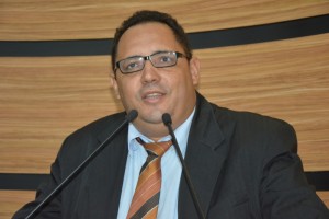  Luciano Gomes