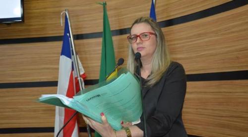 Imagem Viviane Sampaio afirma que prefeito beneficia vereadores da Situação 
