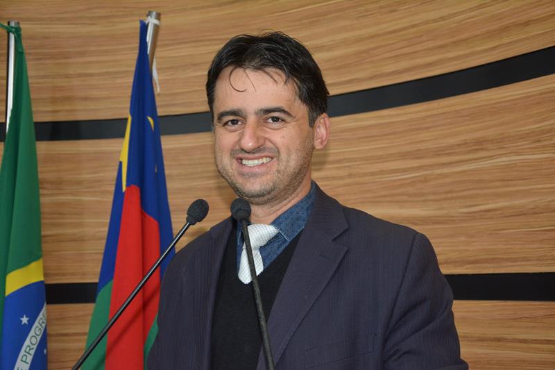 Imagem Jacaré comemora aprovação do Fundeb e atuação do deputado Waldenor Pereira