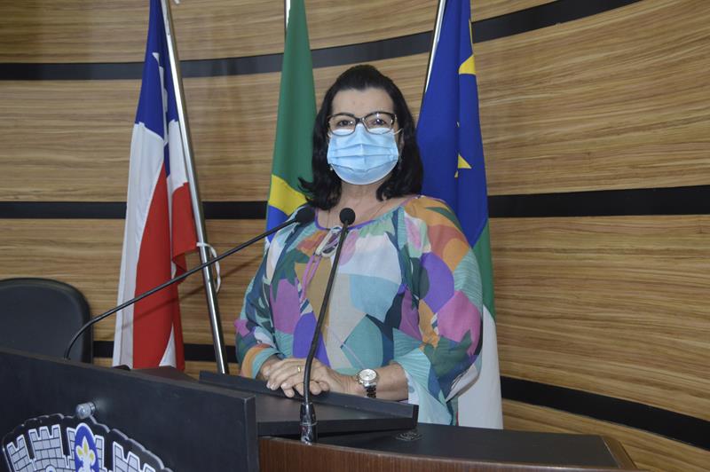 Imagem Lúcia Rocha comemora vacinação de motoristas e cobradores contra a Covid-19