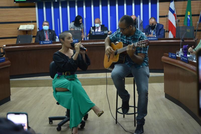 Imagem Câmara presta homenagem à cantora Eulá Jardim por participação no The Voice