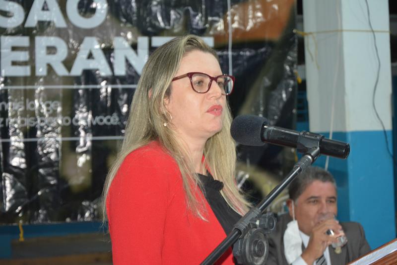 Imagem Viviane cobra políticas públicas para jovens e mulheres do Distrito de José Gonçalves 