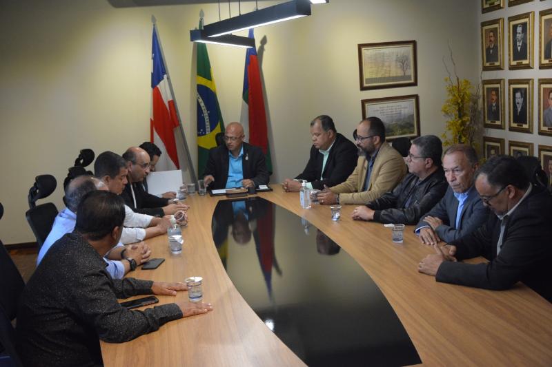 Imagem Vereadores se reúnem com prefeito em exercício para apresentar demandas da comunidade