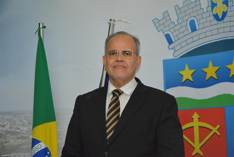 Imagem Augusto Cândido crítica avaliação única em processo de permuta dos terrenos do município