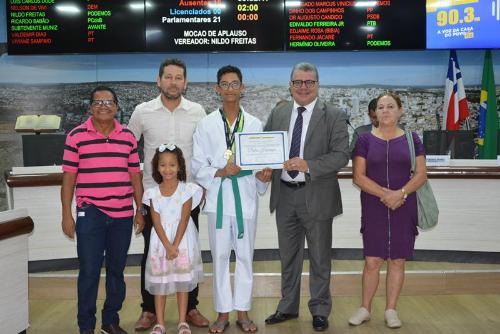 Imagem MOÇÃO DE APLAUSO: Karateca recebe homenagem na Câmara de Vereadores 