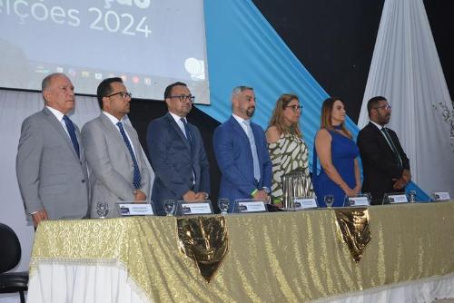 Imagem Vereadores e suplentes da Legislatura 2025-2028 são diplomados pelo TRE-BA