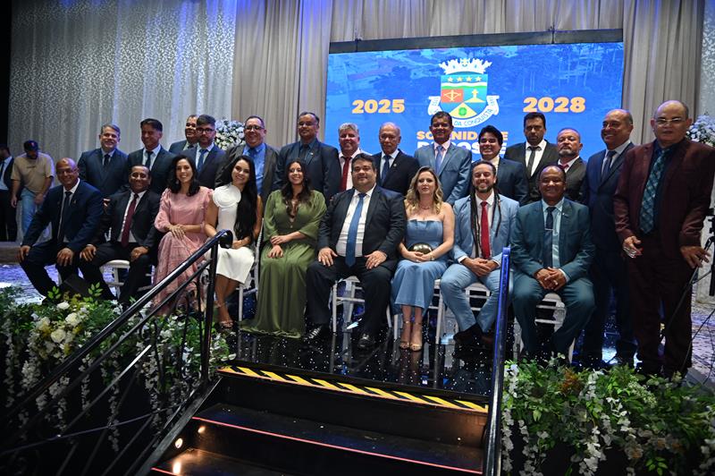 Imagem  Câmara empossa novos vereadores, prefeita e vice prefeito para legislatura 2025-2028