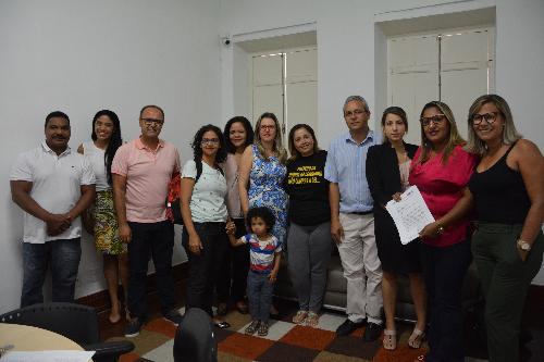 Imagem Bancada de Oposição faz reunião para buscar solucionar problema de falta de vagas em creches municipais