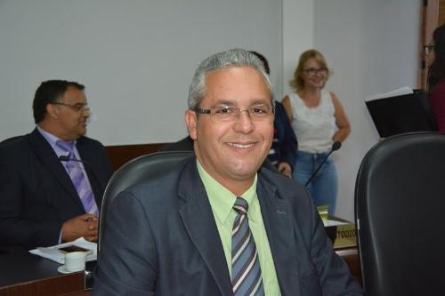 Imagem Professor Cori pede que governo Herzem Gusmão respeite a Câmara de Vereadores