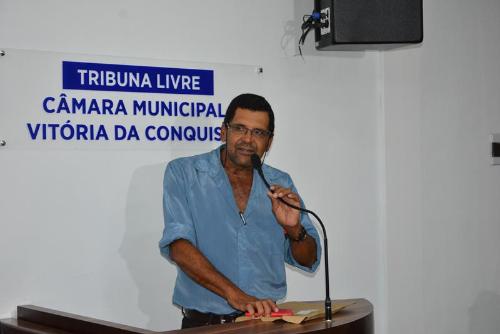 Imagem TRIBUNA LIVRE: Líder comunitário da Santa Marta pede ajuda na regularização de assentamento
