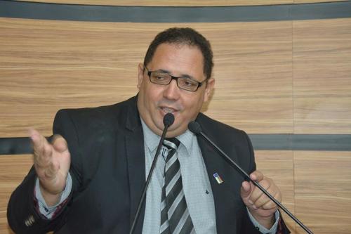 Imagem Luciano critica coordenador de abastecimento da prefeitura e diz que deputados da região não colocam emendas para Conquista