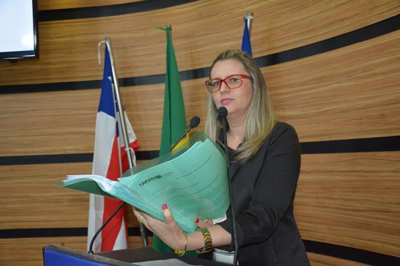 Imagem Viviane Sampaio denuncia “atos ilegais” do prefeito Herzem Gusmão na contratação de pessoal
