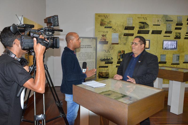 Imagem TV Uesb faz matéria sobre exposição do Memorial Câmara em homenagem a Maneca Grosso