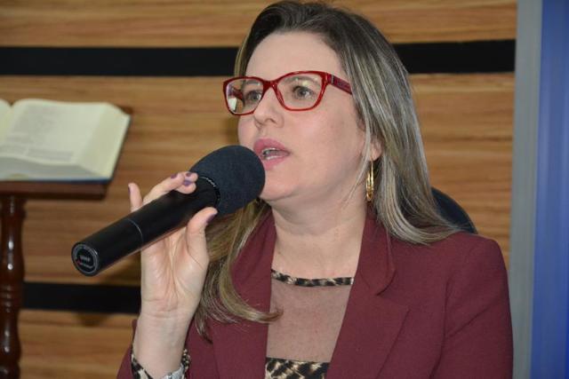 Imagem Viviane Sampaio lamenta problemas na Saúde em Vitória da Conquista