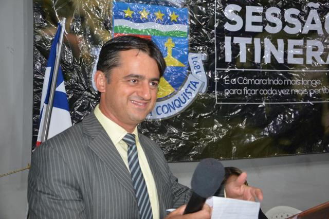 Imagem Fernando Jacaré pede que quadra poliesportiva e creche sejam prioridades para o Pradoso