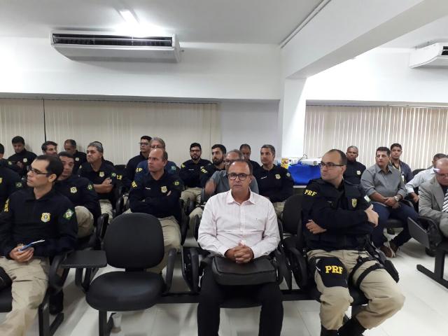 Imagem Câmara Municipal se reúne com a PRF em reunião para alinhamento de ações do Maio Amarelo