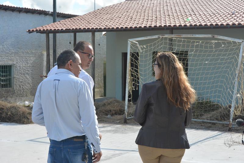 Imagem Após denúncia, Comissão de Educação verifica condições da Escola Municipal Cláudio Manoel da Costa
