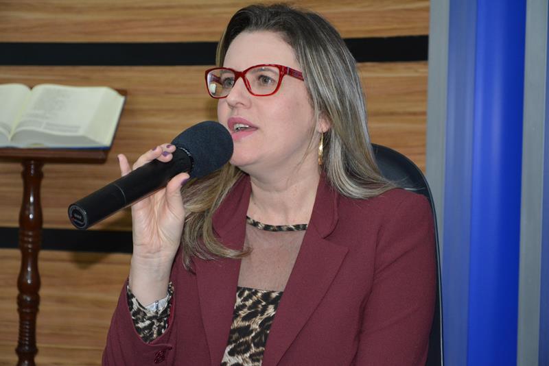 Imagem Viviane Sampaio reclama da falta de diálogo do Executivo Municipal