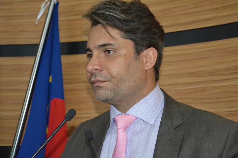 Imagem Rodrigo Moreira pede fim de gratificações para comissionados: prefeitura gasta mais de R$ 1 milhão por ano
